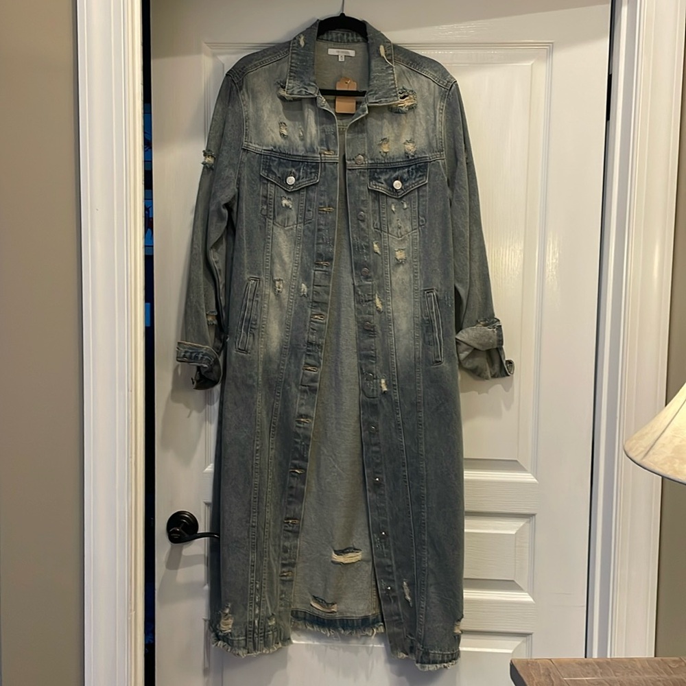 Veveret long denim jacket.